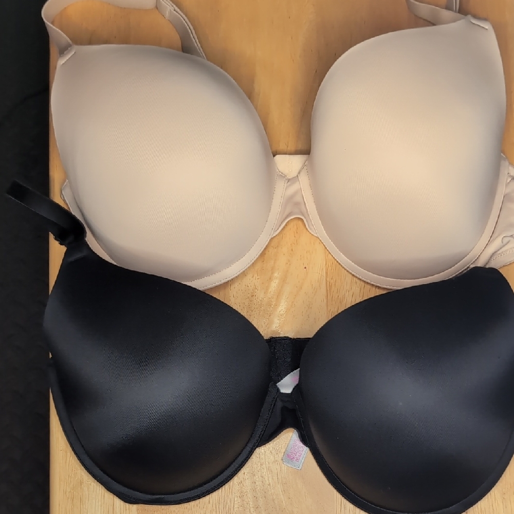 Lot Of 2 Victoria's Secret Pink Wear Everywhere Push-Up Bras, Sz. 36DD.